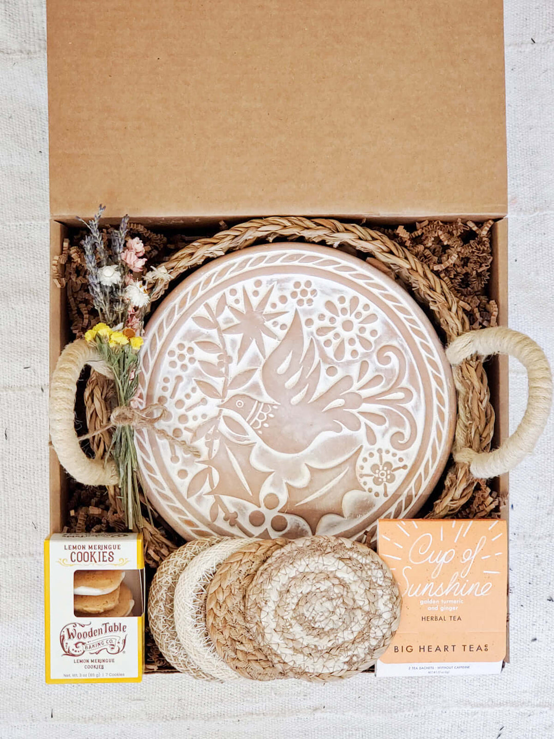 Bread Warmer Gift Box With Tea And Cookies - Round