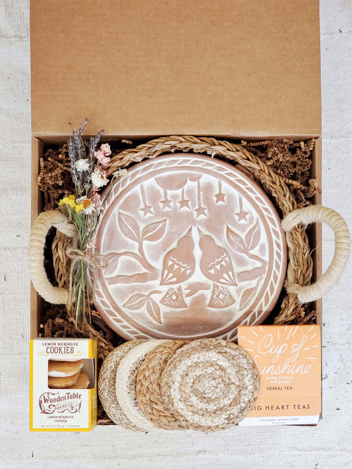 Bread Warmer Gift Box With Tea And Cookies - Round