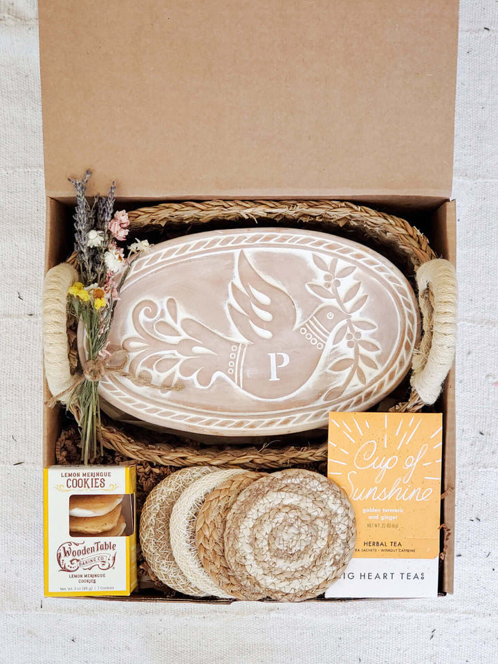 Monogrammed Bread Warmer Gift Box With Tea And Cookies - Bird Oval