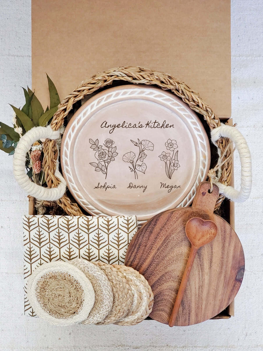 Personalized Bread Warmer Gift Box With Wooden Board and Spoon - Birth Flower Round