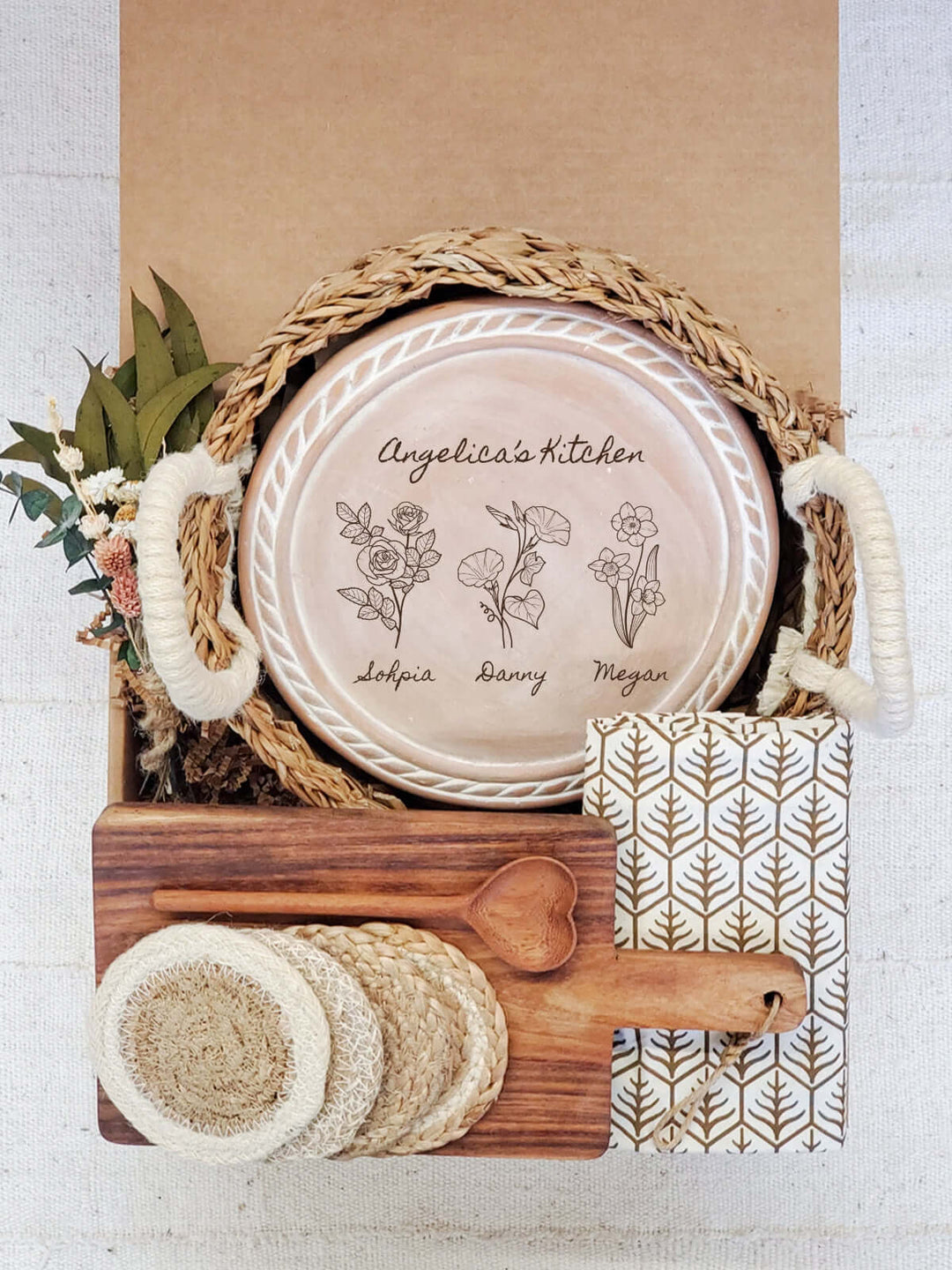 Personalized Bread Warmer Gift Box With Wooden Board and Spoon - Birth Flower Round