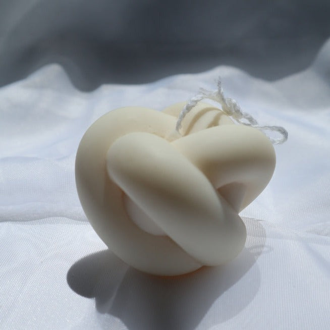 The Simple Knot Candle