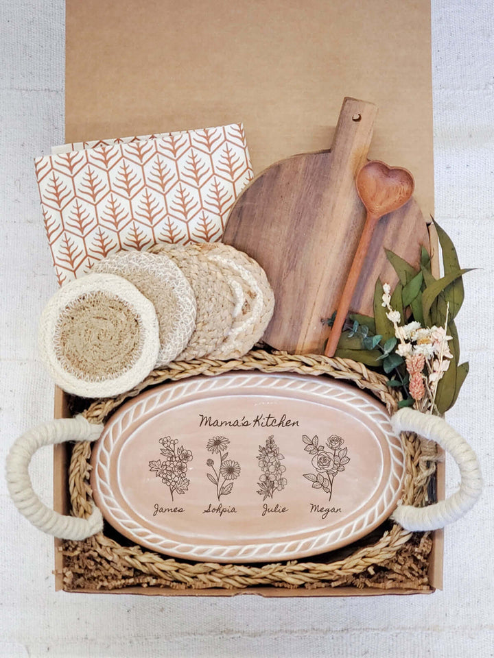 Personalized Bread Warmer Gift Box With Wooden Board and Spoon - Birth Flower Oval