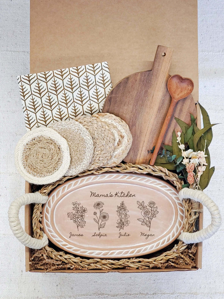 Personalized Bread Warmer Gift Box With Wooden Board and Spoon - Birth Flower Oval