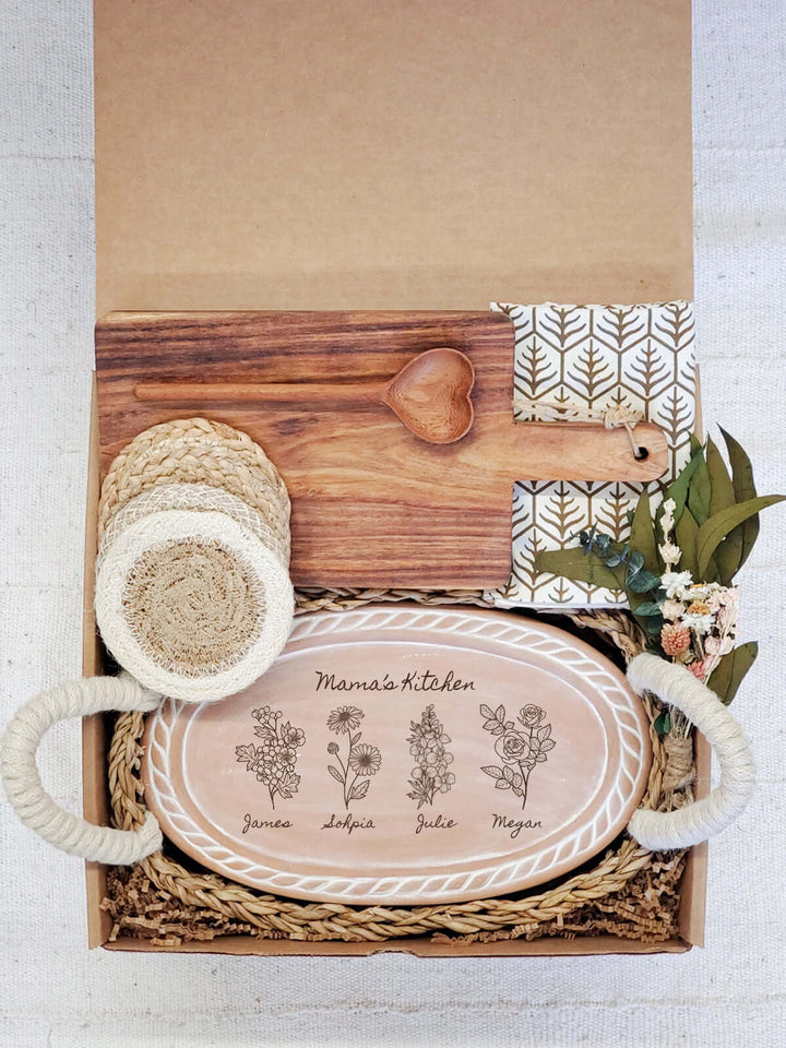 Personalized Bread Warmer Gift Box With Wooden Board and Spoon - Birth Flower Oval