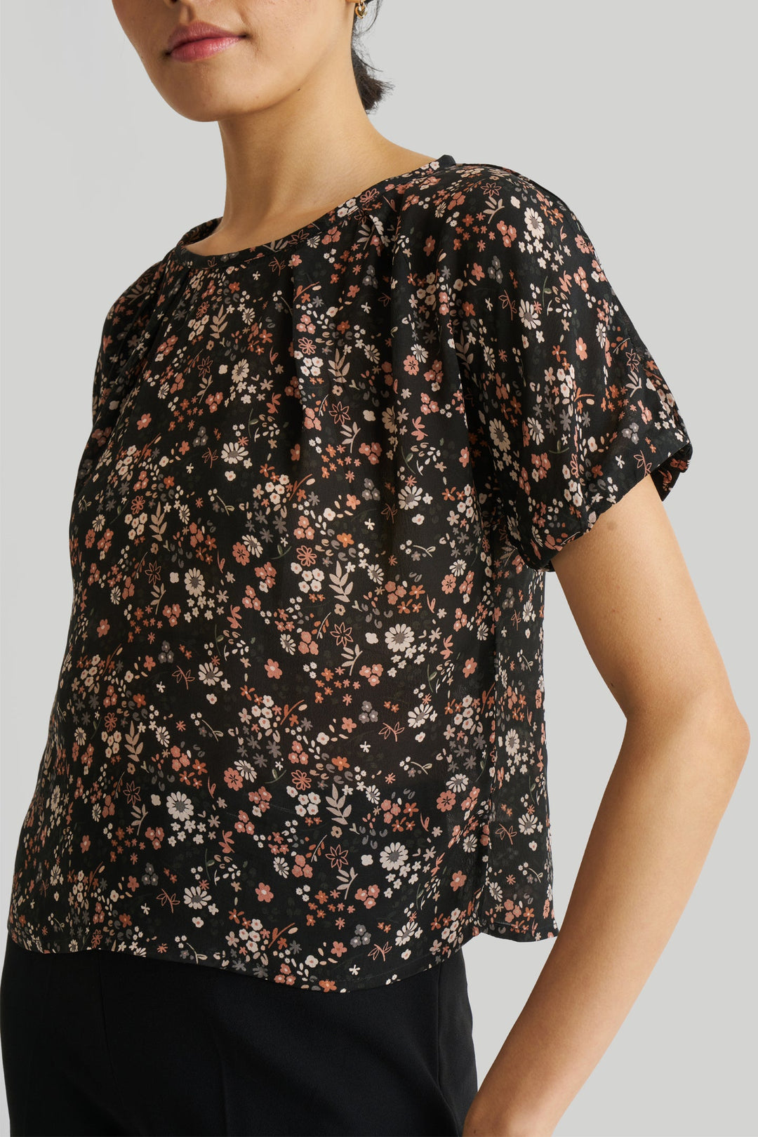 Balloon Sleeve Top in Black Florals