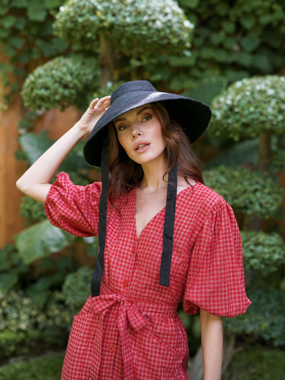 REIGN Jute Straw Hat In Black