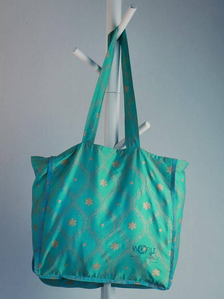 Large Tote with 6 Pockets